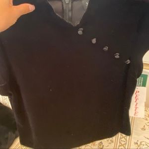 Velvet mandarin collar.